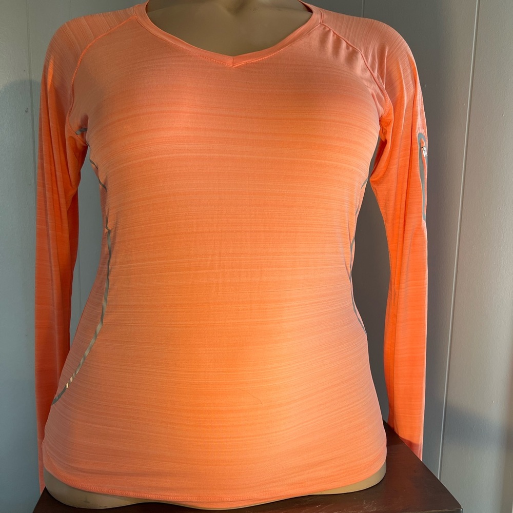 Never worn workout shirt. Beautiful spring color!